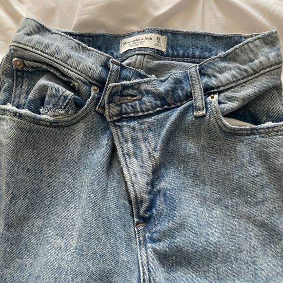 Abercrombie criss cross jeans - Picture 2 of 5